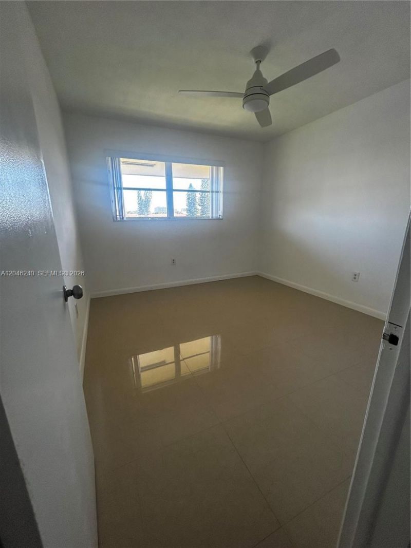 2880 NE 203rd St , Unit B25, Aventura, FL 33180 Photo