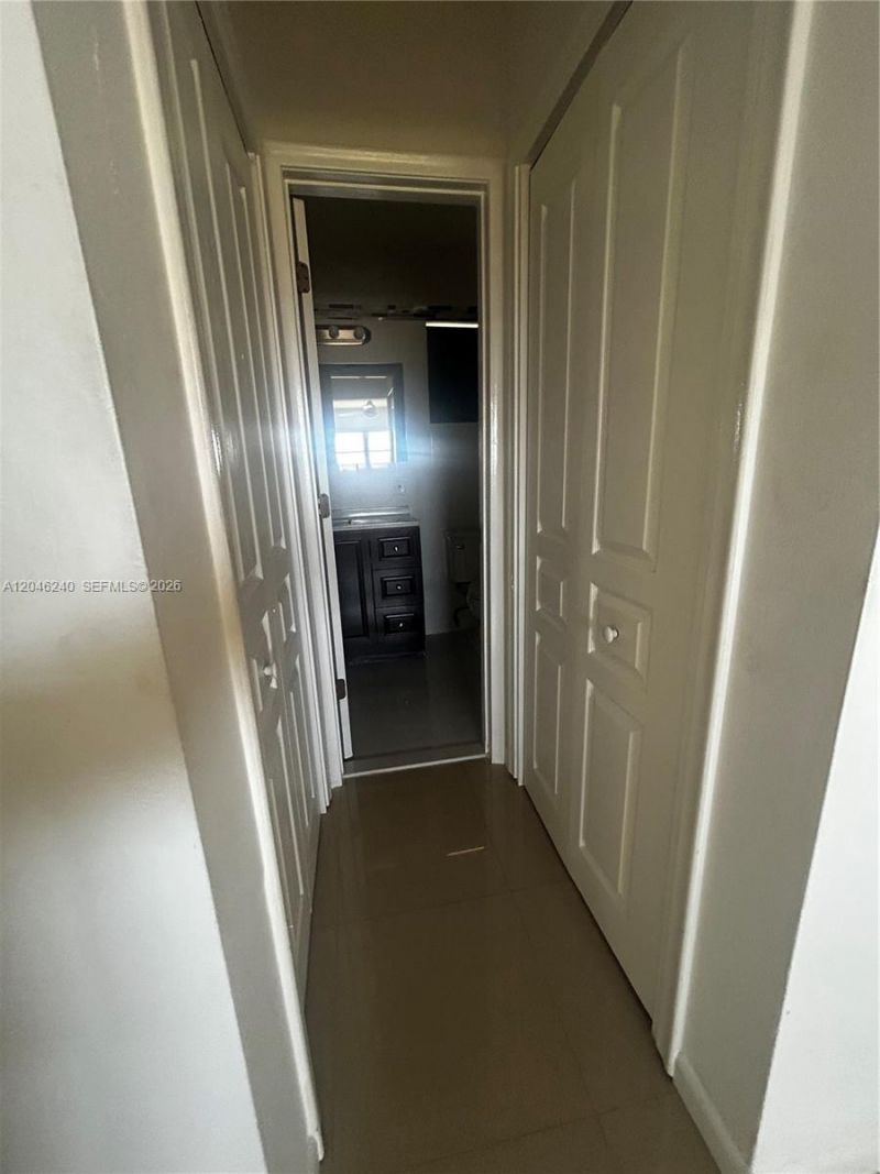2880 NE 203rd St , Unit B25, Aventura, FL 33180 Photo