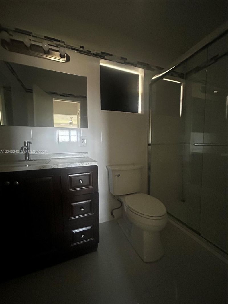 2880 NE 203rd St , Unit B25, Aventura, FL 33180 Photo