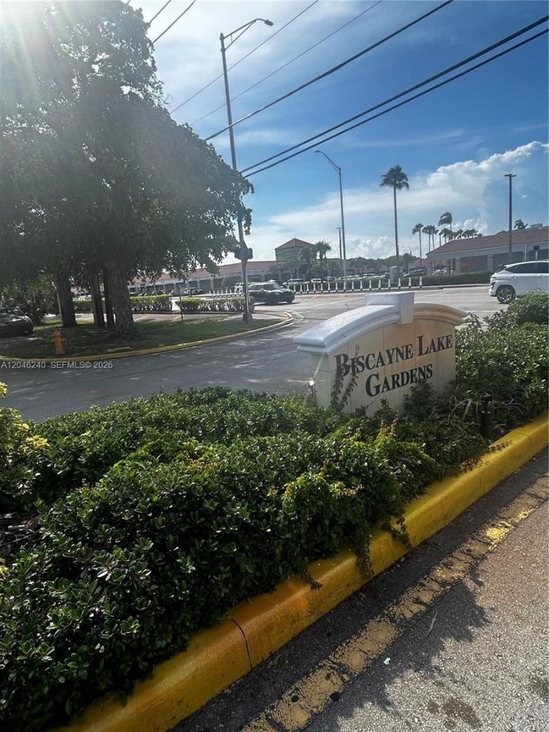 2880 NE 203rd St , Unit B25, Aventura, FL 33180 Photo