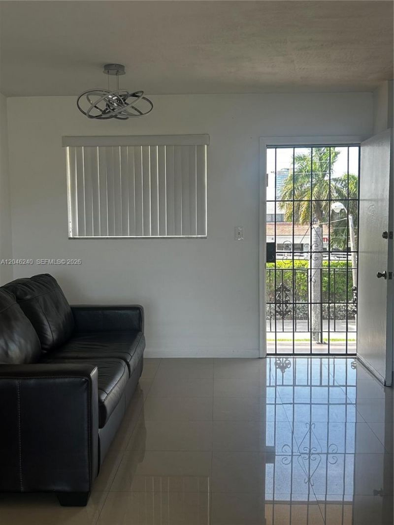 2880 NE 203rd St , Unit B25, Aventura, FL 33180 Photo