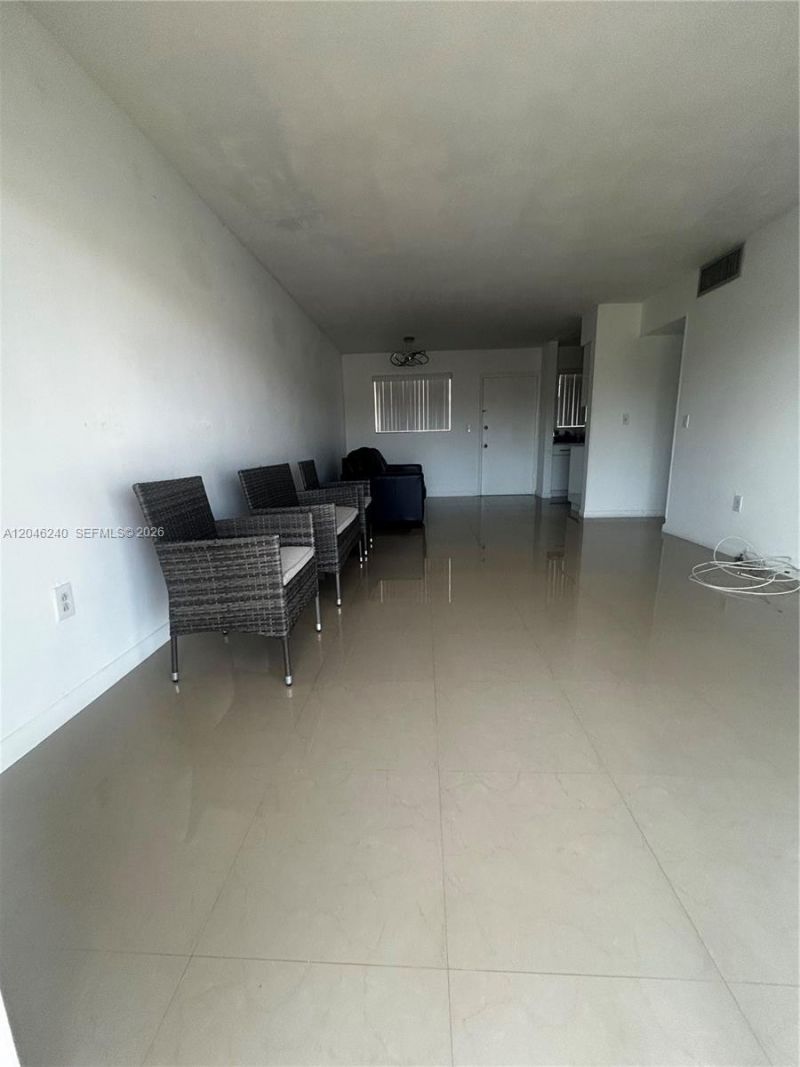 2880 NE 203rd St , Unit B25, Aventura, FL 33180 Photo