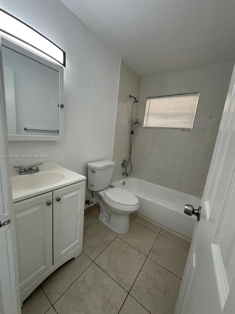 16120 NE 19th Pl , Unit 3, North Miami Beach, FL 33162 Photo