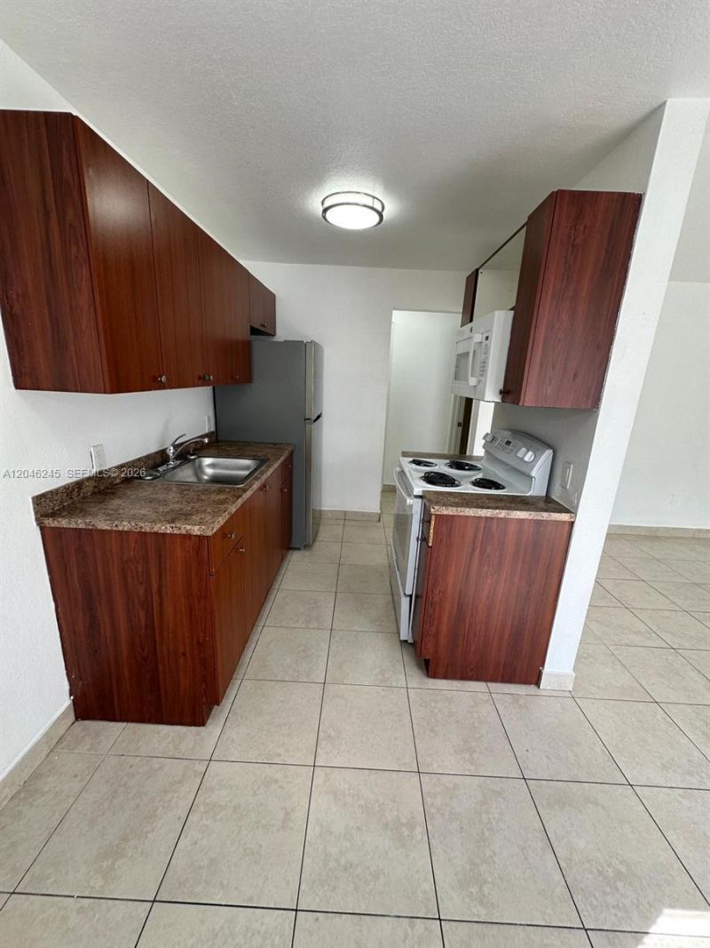 16120 NE 19th Pl , Unit 3, North Miami Beach, FL 33162 Photo