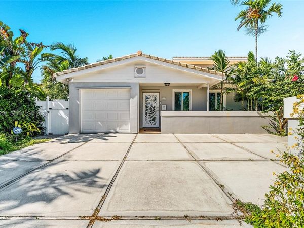 517 NE 2nd Pl, Dania Beach, FL 33004
