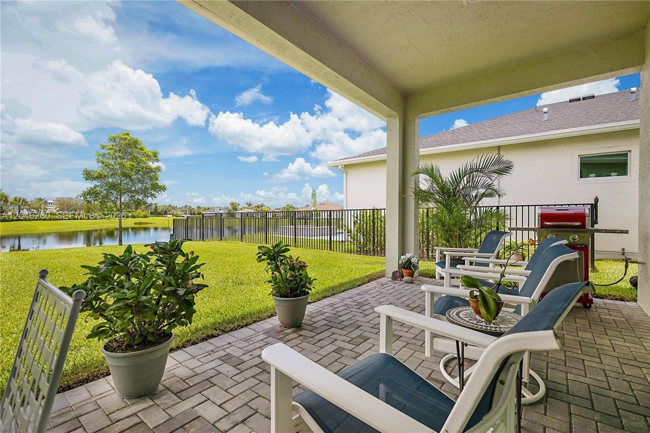 1000 SE Crosswood Way, Port Saint Lucie, FL 34984 Photo