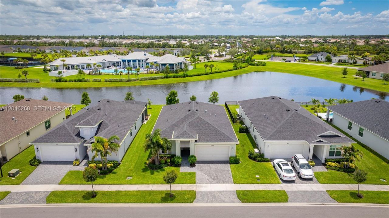 1000 SE Crosswood Way, Port Saint Lucie, FL 34984 Photo