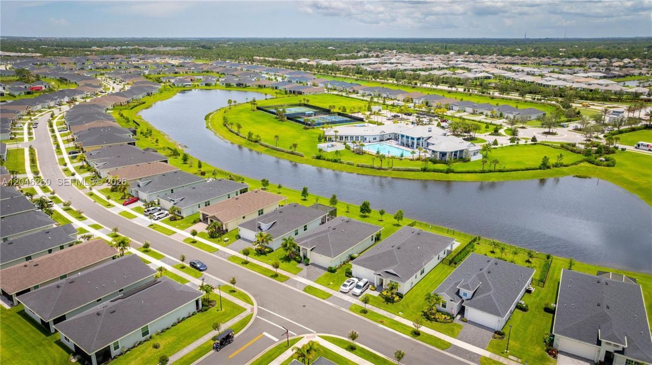 1000 SE Crosswood Way, Port Saint Lucie, FL 34984 Photo