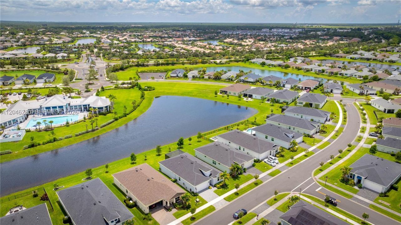 1000 SE Crosswood Way, Port Saint Lucie, FL 34984 Photo