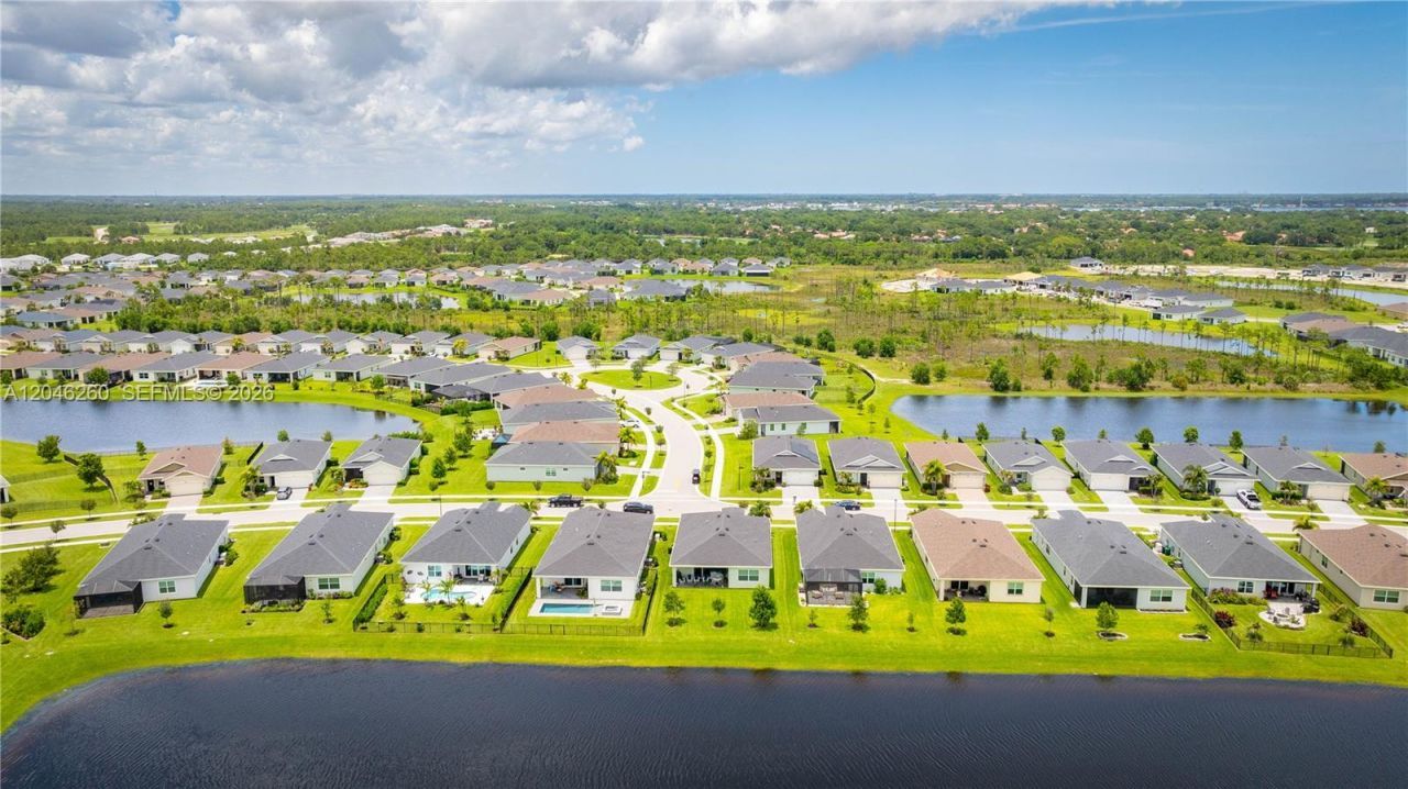 1000 SE Crosswood Way, Port Saint Lucie, FL 34984 Photo