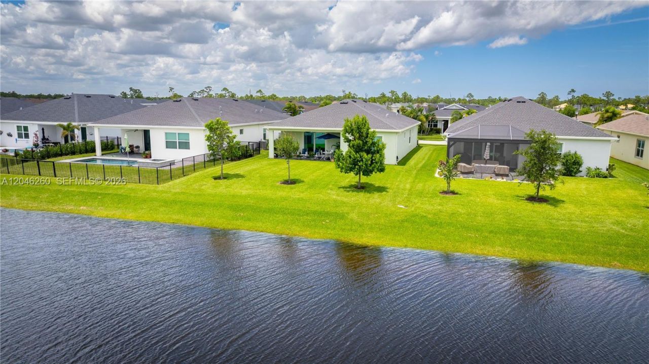 1000 SE Crosswood Way, Port Saint Lucie, FL 34984 Photo