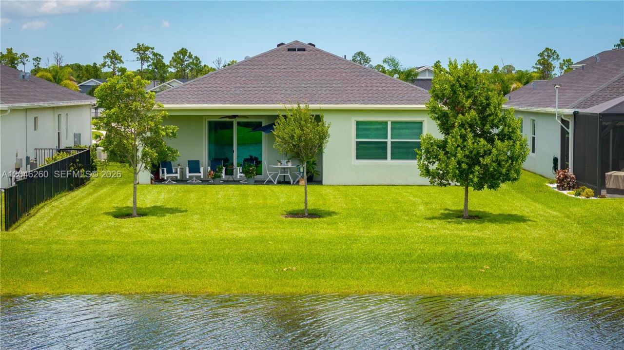 1000 SE Crosswood Way, Port Saint Lucie, FL 34984 Photo