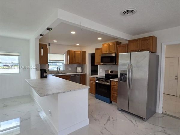 305 SE Airoso Blvd , Port St. Lucie, FL 34983