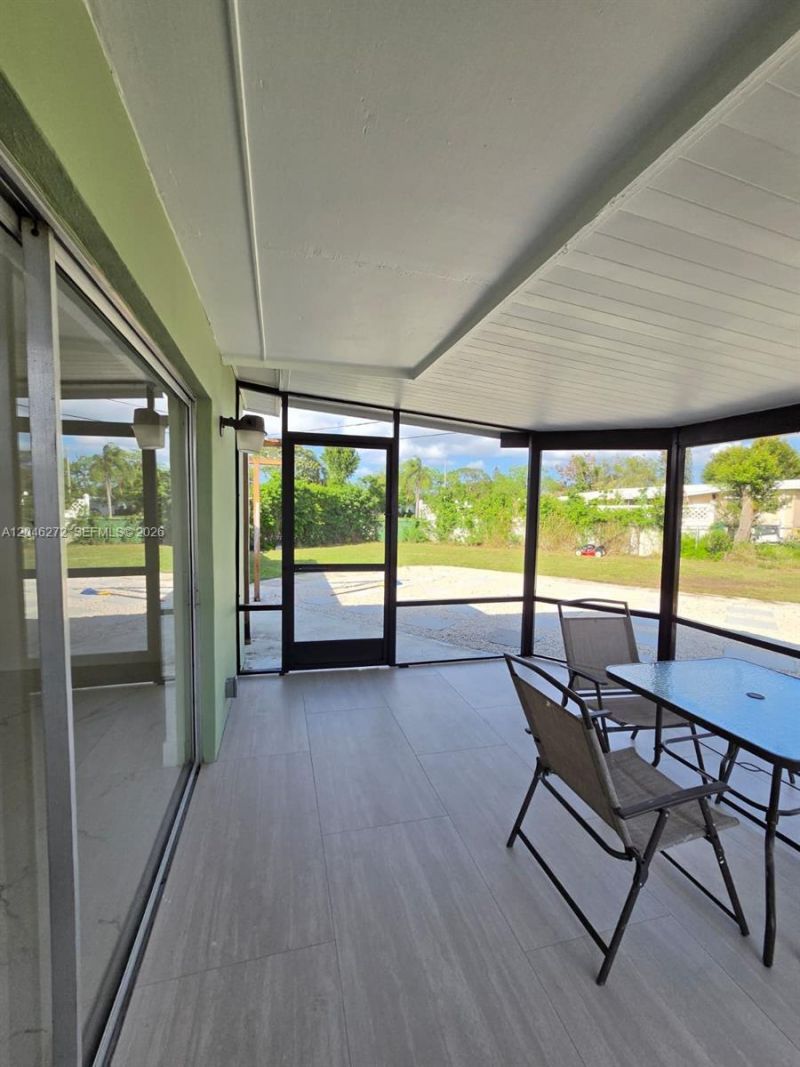 305 SE Airoso Blvd , Port Saint Lucie, FL 34983 Photo