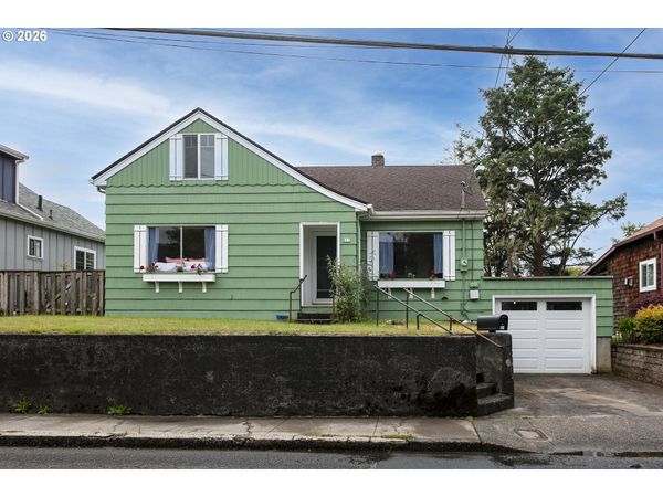 811 12TH AVE, Seaside, OR 97138