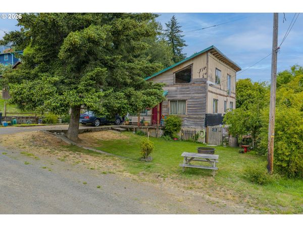 725 B ST, Myrtle Point, OR 97458