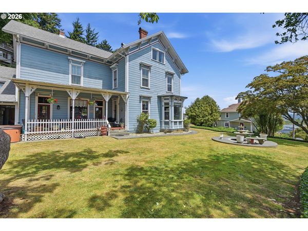 687 N 3RD ST, Coos Bay, OR 97420