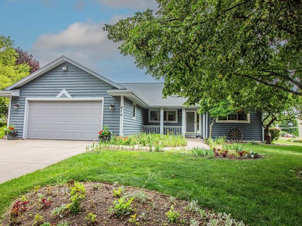 214 S Cottrell DRIVE, Saukville, WI 53080