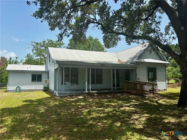 402 Young Street , Edna, TX 77957