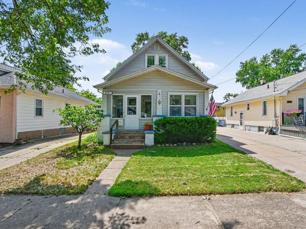 2041 Edgewood Avenue NE, Grand Rapids, MI 49505