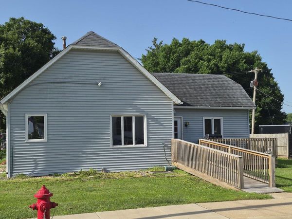 102 W D Street , Alpha, IL 61413
