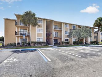 300 Palm Circle W Pembroke Pines, FL 33025