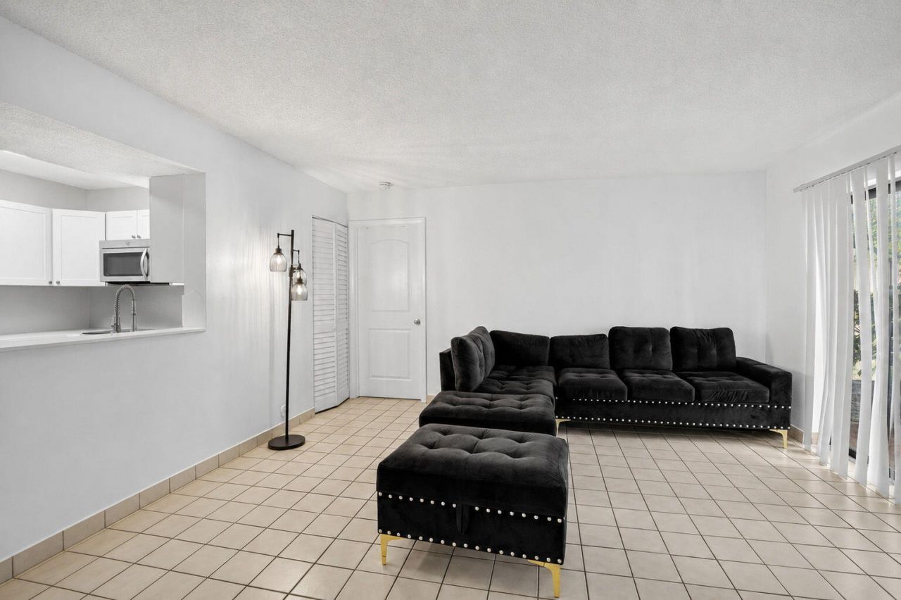 300 Palm Circle W, Unit 106, Pembroke Pines, FL 33025 Photo