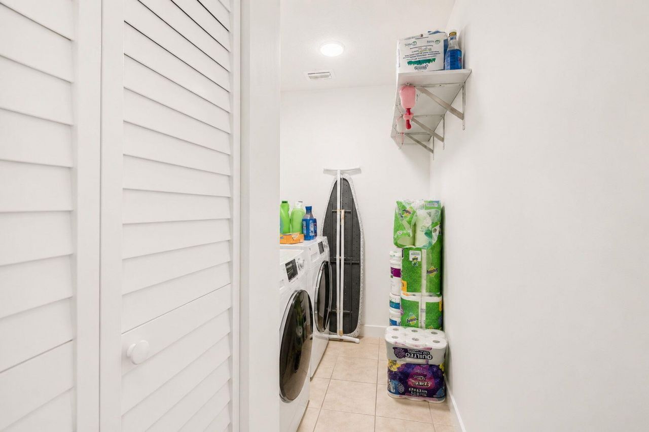 300 Palm Circle W, Unit 106, Pembroke Pines, FL 33025 Photo