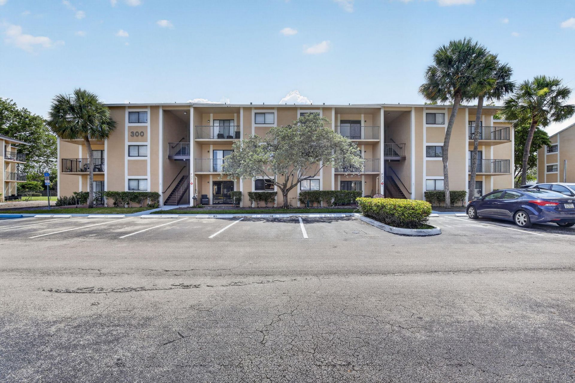 300 Palm Circle W, Unit 106, Pembroke Pines, FL 33025 Photo