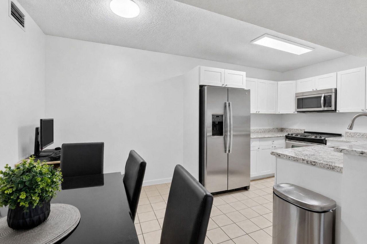 300 Palm Circle W, Unit 106, Pembroke Pines, FL 33025 Photo