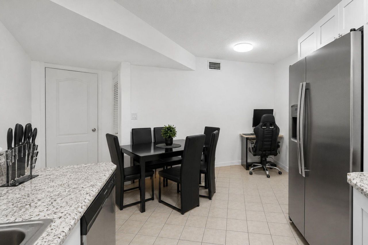 300 Palm Circle W, Unit 106, Pembroke Pines, FL 33025 Photo