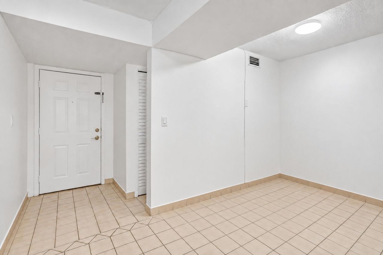 300 Palm Circle W, Unit 106, Pembroke Pines, FL 33025 Photo