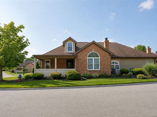 23 Ashford Dr , Cranberry Twp, PA 16066