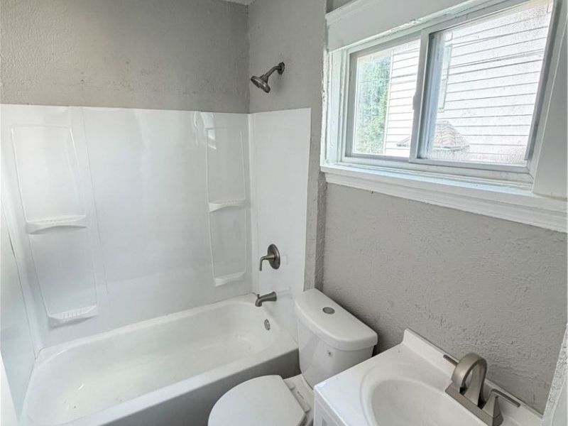 13302 Durkee Avenue, Cleveland, OH 44105 Photo 17