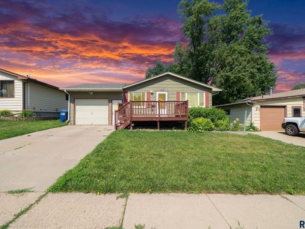 713 S Holt Ave, Sioux Falls, SD 57103