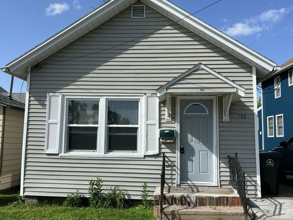 911 LUCAS ST, Muscatine, IA 52761