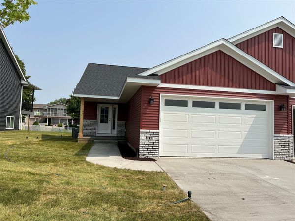 819 Prairie View Drive , West Branch, IA 52358
