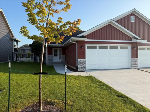 819 Prairie View Drive, West Branch, IA 52358