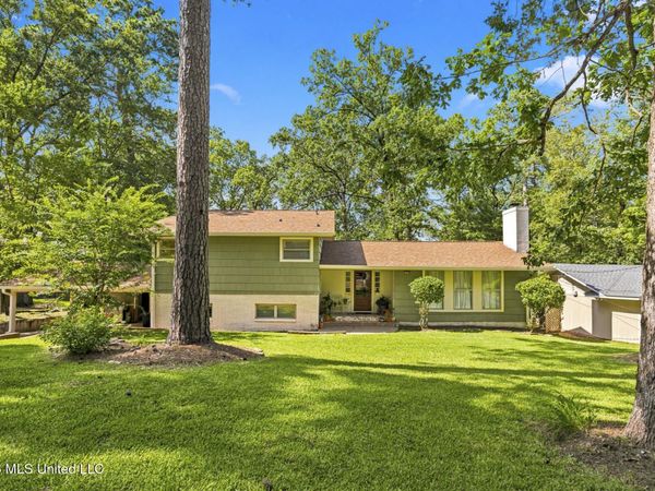 1806 Hillview Drive, Jackson, MS 39211