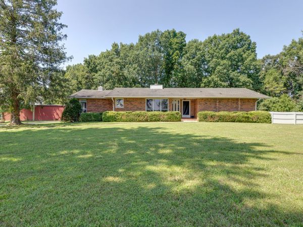 1075 Batson Mill Rd , Charlotte, TN 37036