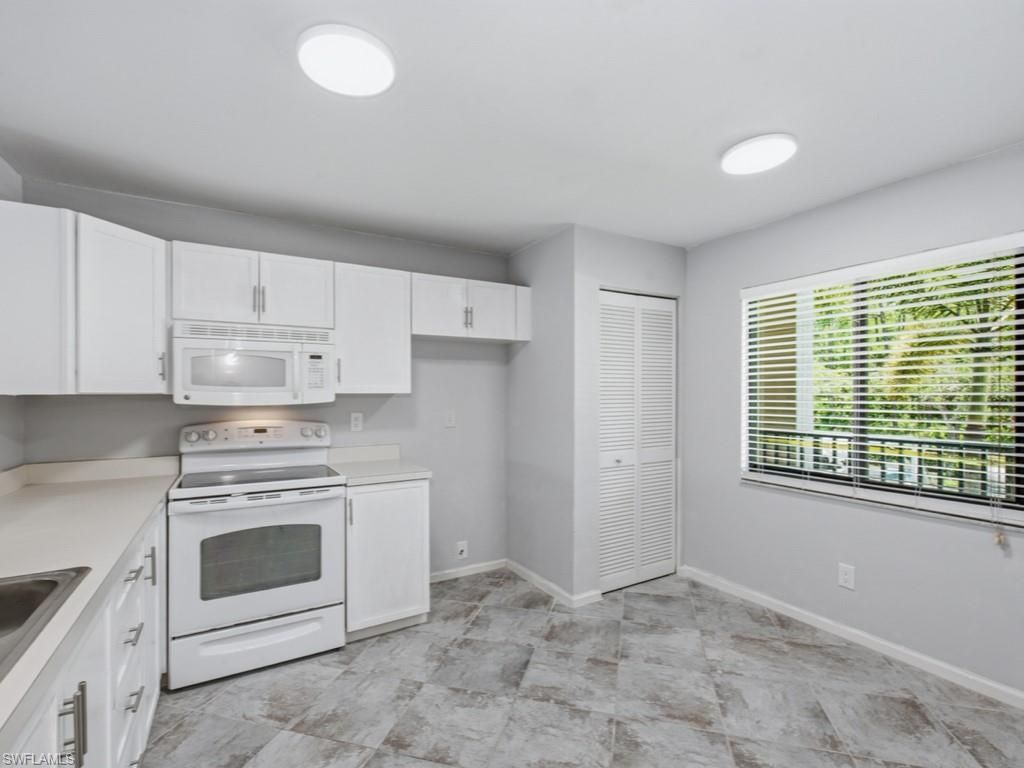 5784 Deauville Cir, Unit B204, Naples, FL 34112 Photo