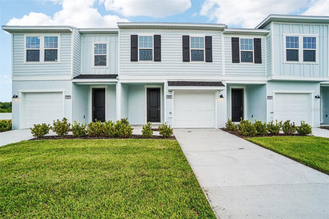 6868 Holcombe Down Drive, Zephyrhills, FL 33541 Main Photo