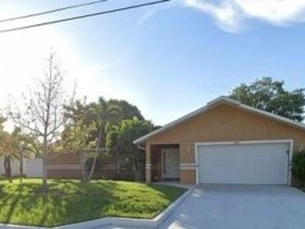 1925 SE Floresta Dr , Port St. Lucie, FL 34983
