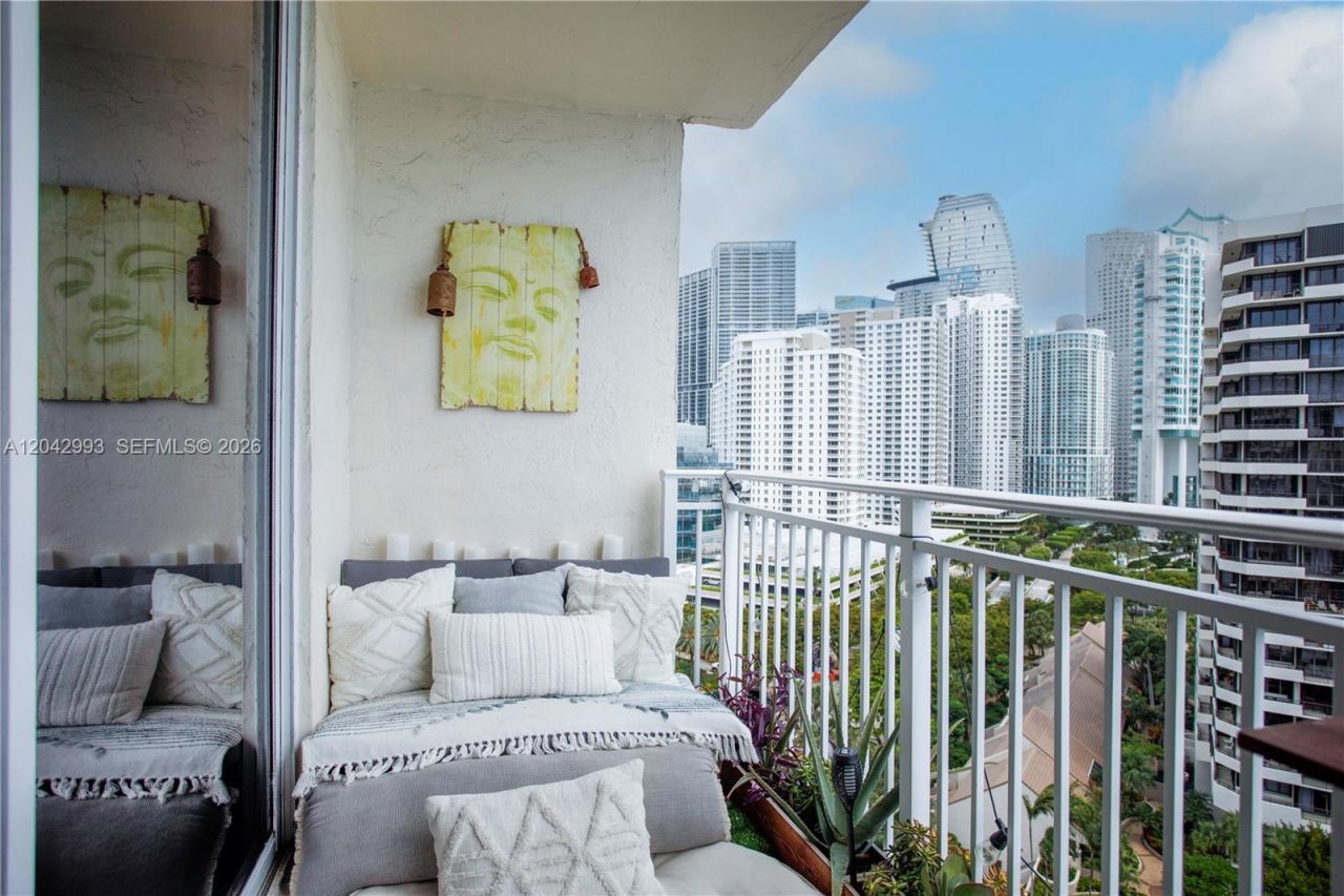 770 Claughton Island Dr , Unit 1705, Miami, FL 33131 Photo