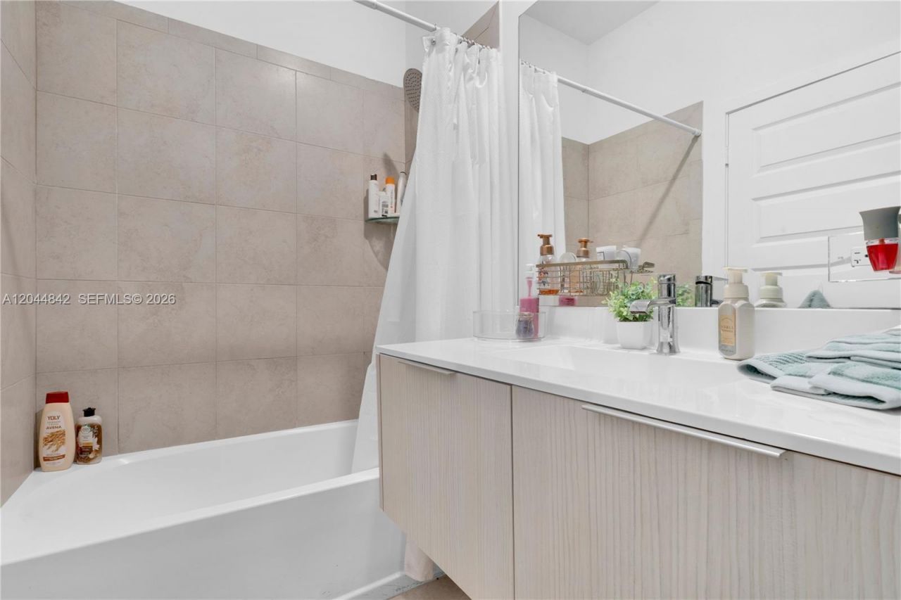 7819 NW 104th Ave , Unit 23, Doral, FL 33178 Photo