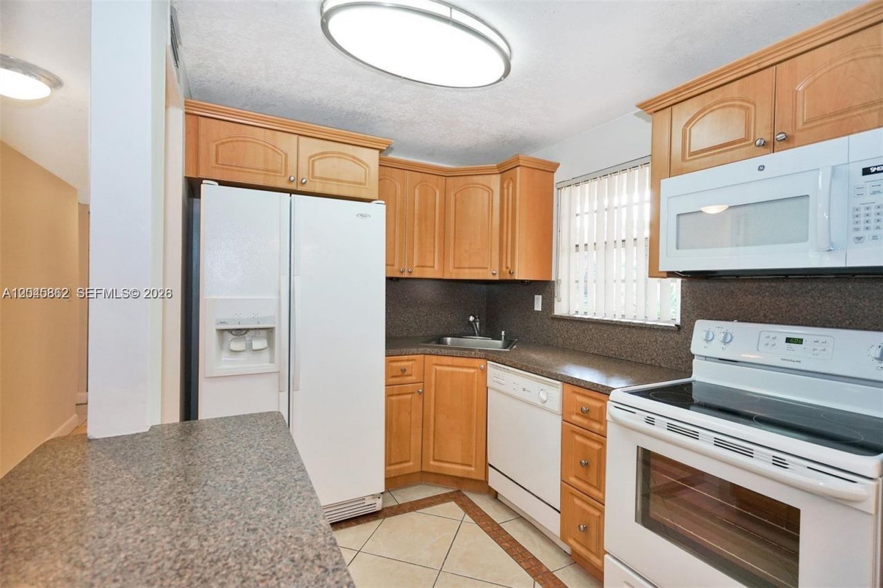 8500 SW 109 Ave , Unit 6-102, Miami, FL 33173 Photo