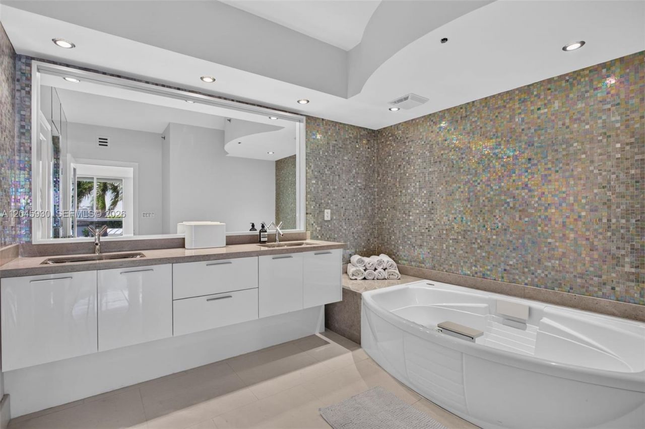 400 Alton Rd , Unit 706, Miami Beach, FL 33139 Photo