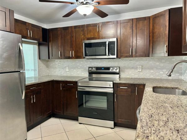 9411 Evergreen Pl , Unit 303, Davie, FL 33324