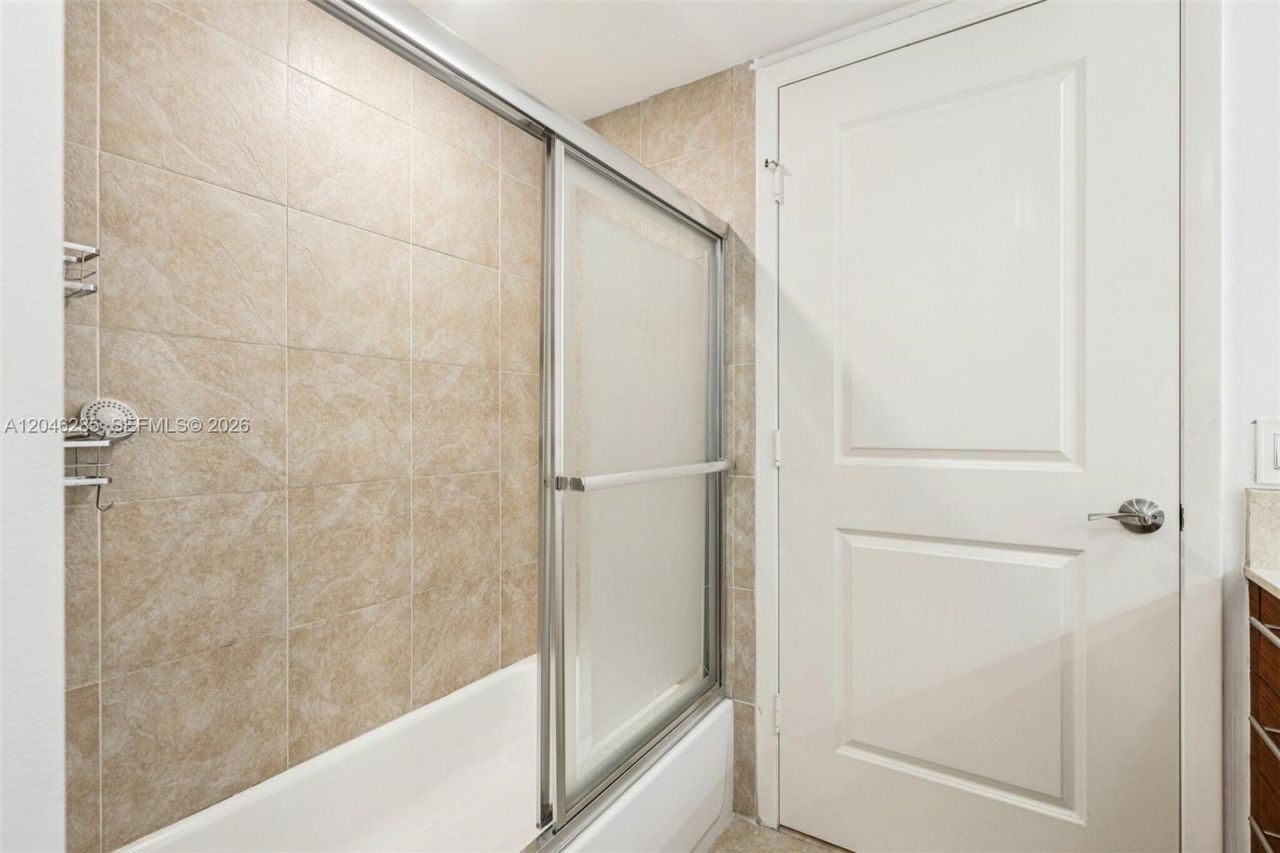 2641 N Flamingo Rd, Unit 2308, Plantation, FL 33323 Photo