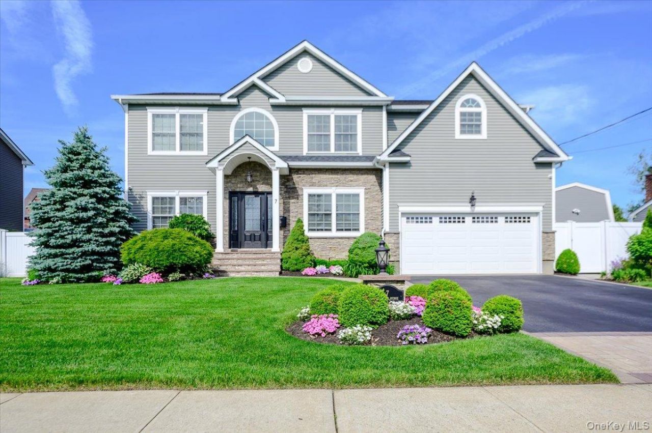 7 Highwater Avenue , Massapequa, NY 11758 Main Photo